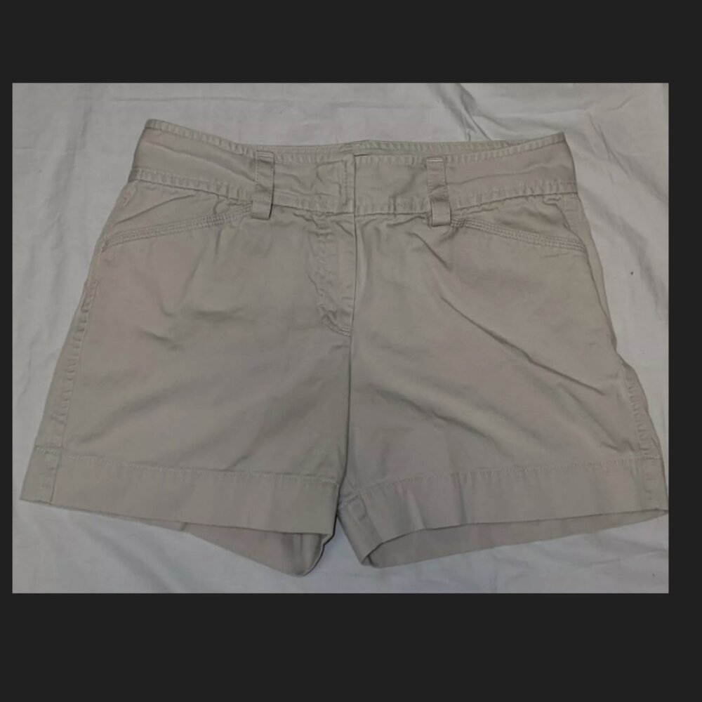 Ann Taylor Signature Fit Just Below Waist Cotton Khaki Shorts